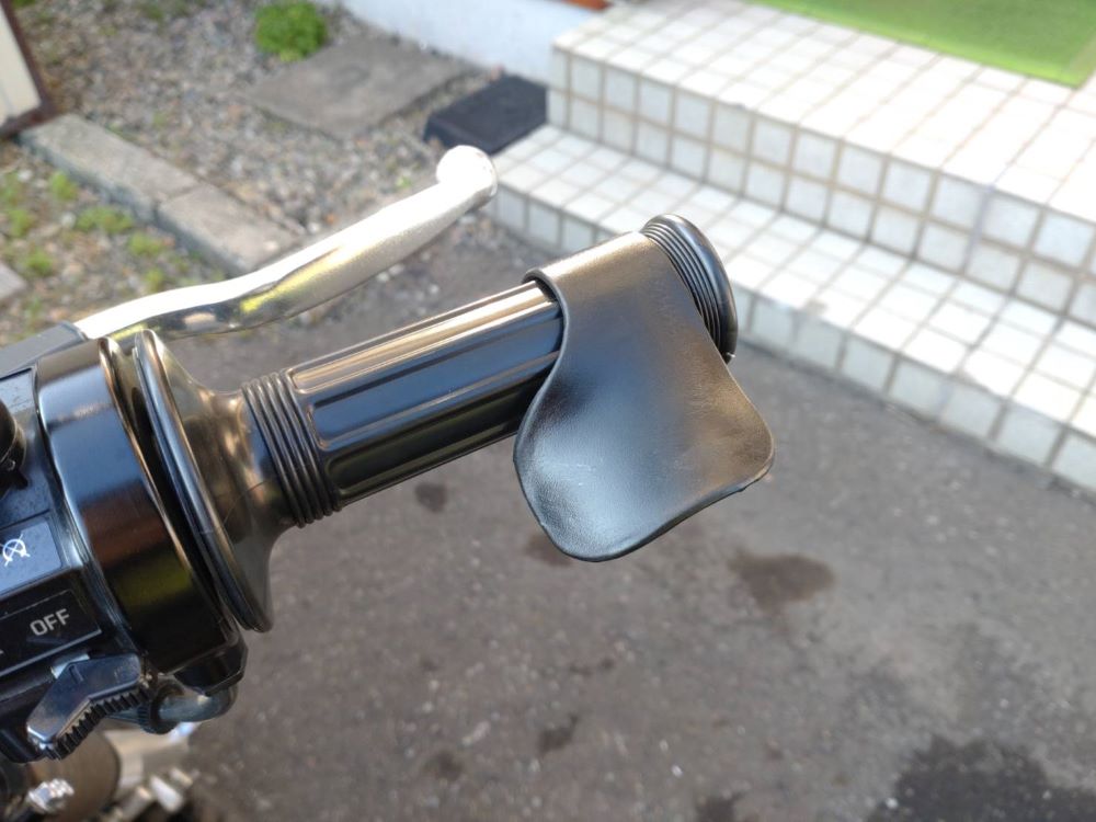 スロットルアシスト
