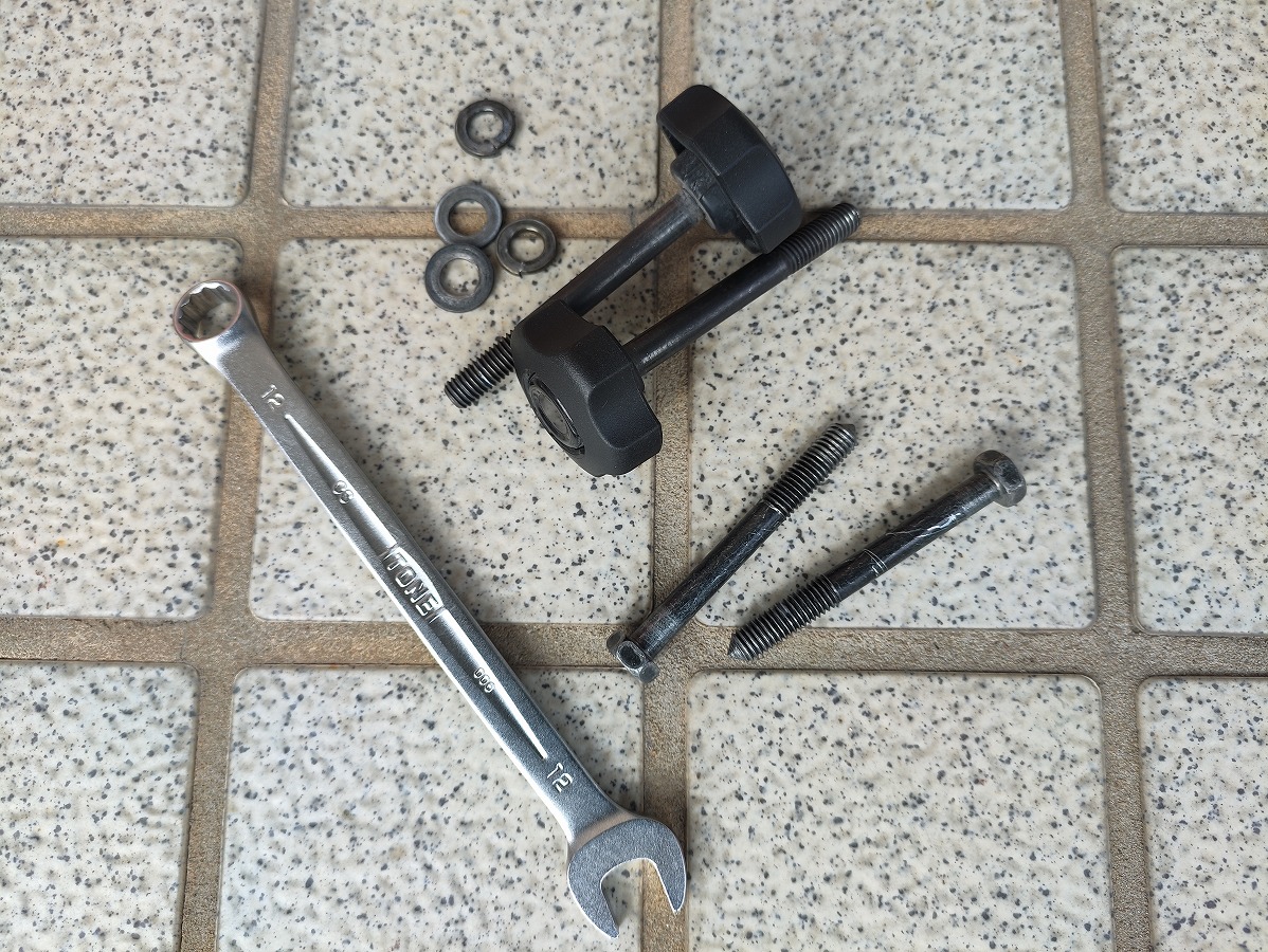 SR400】シート固定ボルトをノブタイプに交換！工具不要でメンテナンス